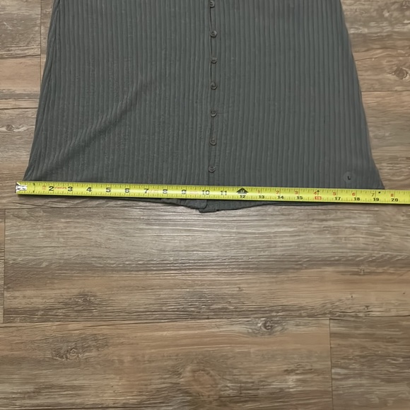 AEO olive button front tank NWT - Picture 7 of 12